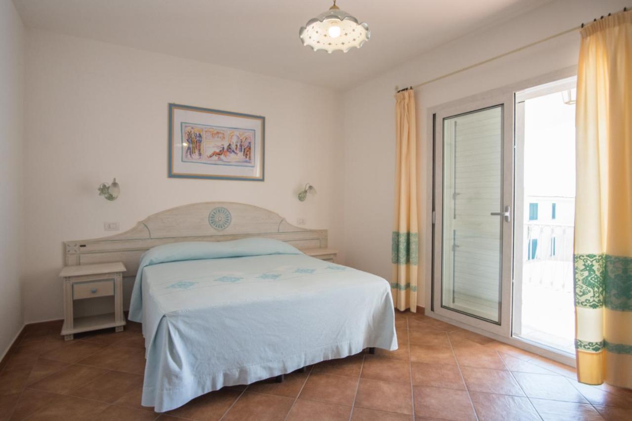 Le Residenze Del Golfo Di Orosei Aparthotel Екстериор снимка
