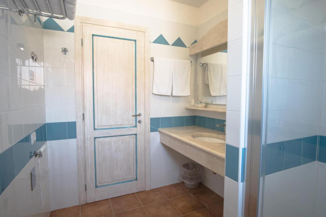 Le Residenze Del Golfo Di Orosei Aparthotel Екстериор снимка