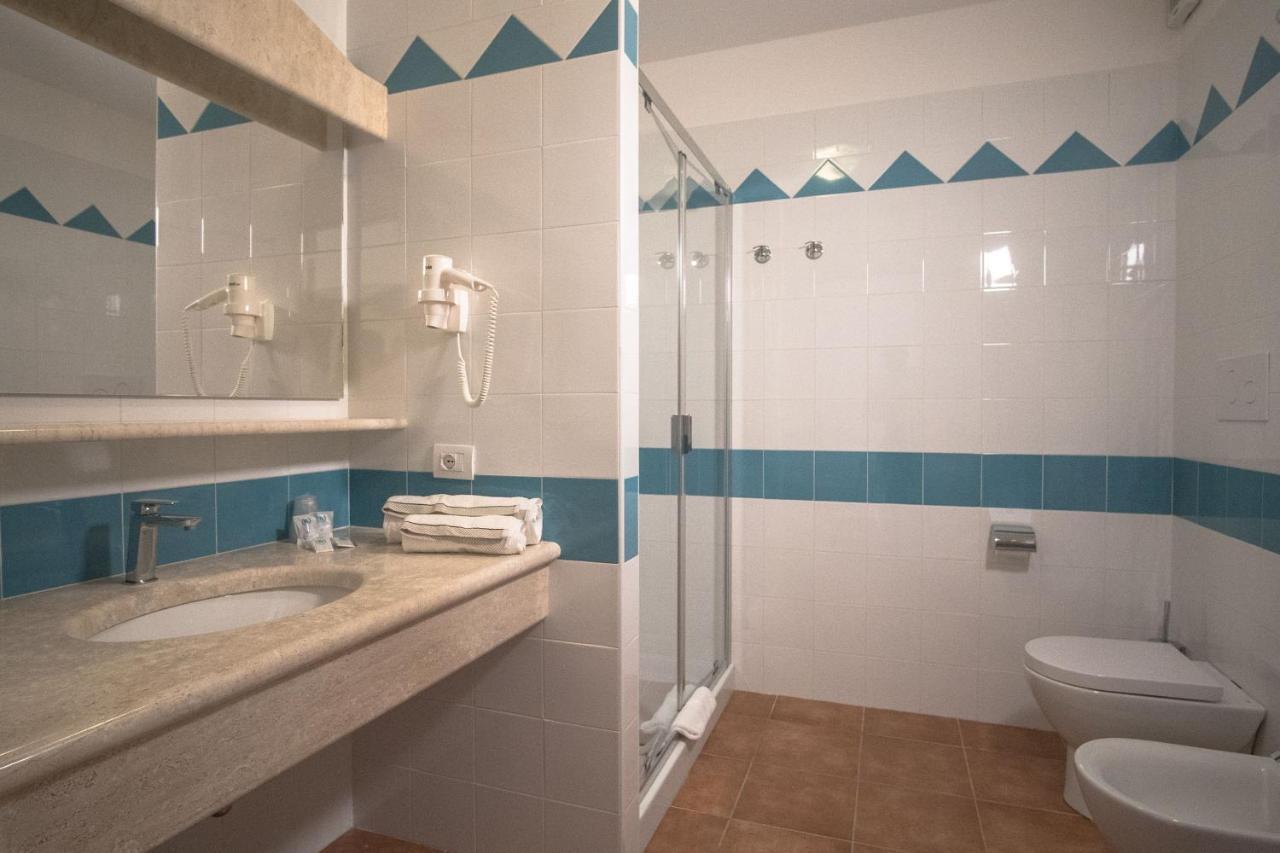 Le Residenze Del Golfo Di Orosei Aparthotel Екстериор снимка