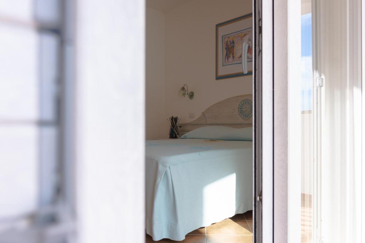 Le Residenze Del Golfo Di Orosei Aparthotel Екстериор снимка