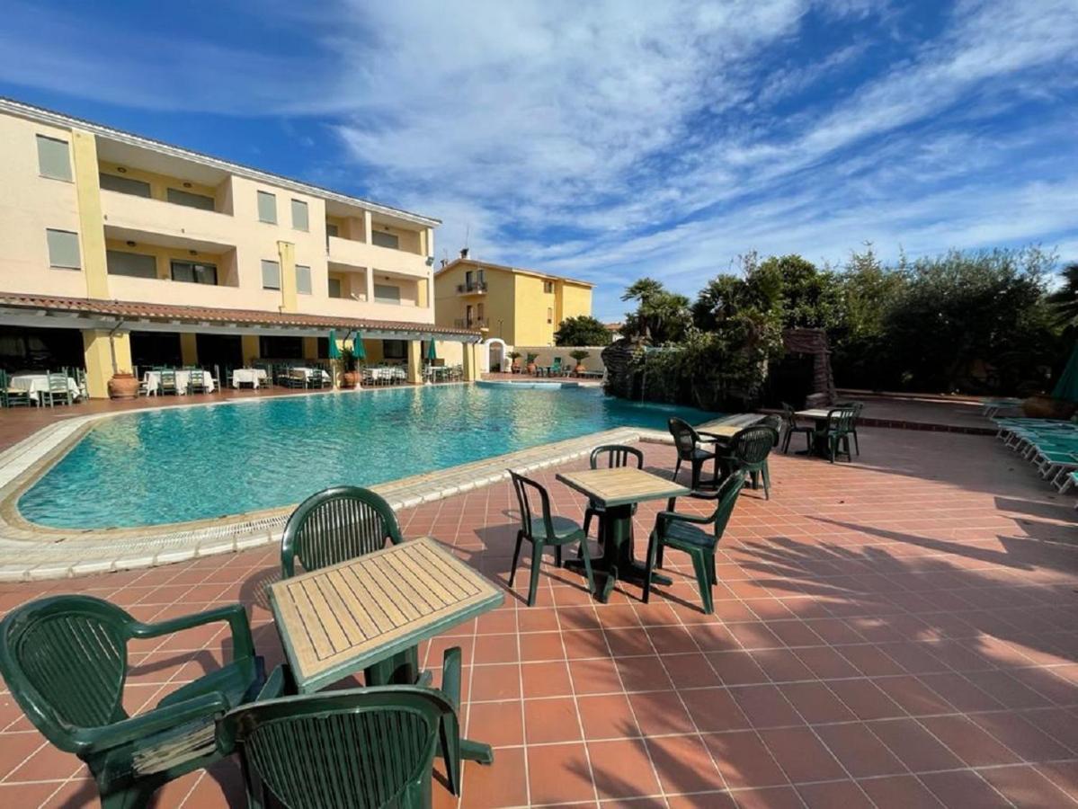 Le Residenze Del Golfo Di Orosei Aparthotel Екстериор снимка