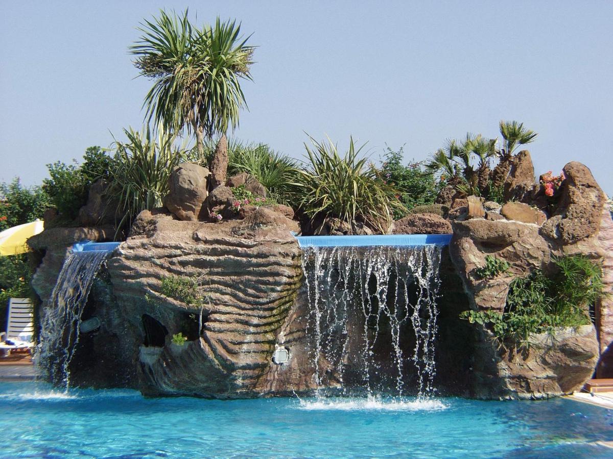 Le Residenze Del Golfo Di Orosei Aparthotel Екстериор снимка