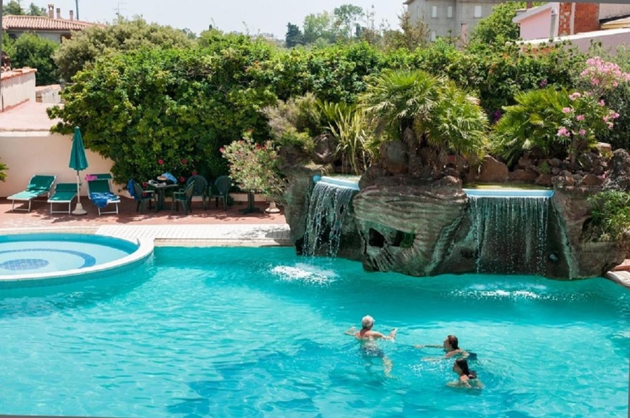 Le Residenze Del Golfo Di Orosei Aparthotel Екстериор снимка